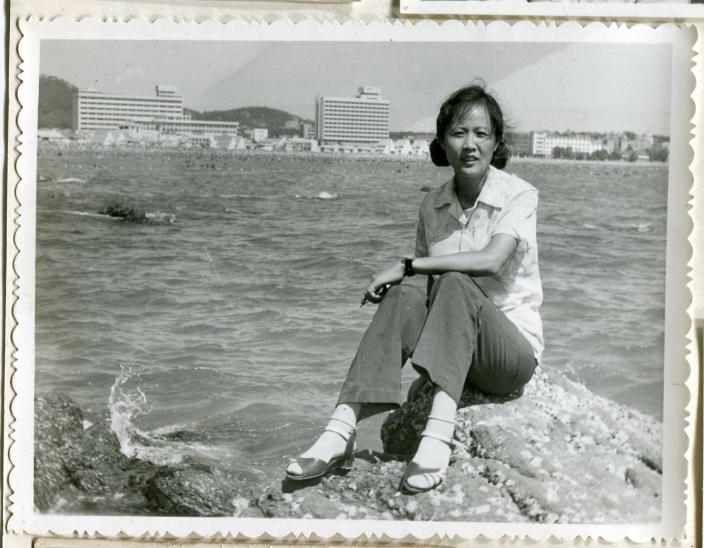 1987年,刘玉琴在青岛.jpg