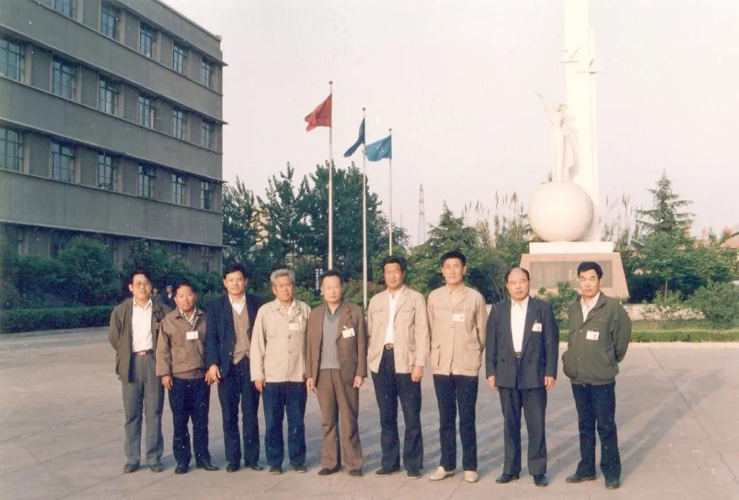 枣庄橡胶厂老领导,右二为王瑞.jpg