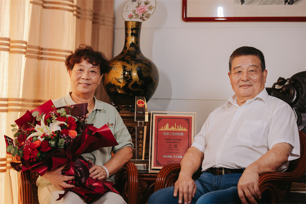 丁辉、韩玲夫妇合影.jpg